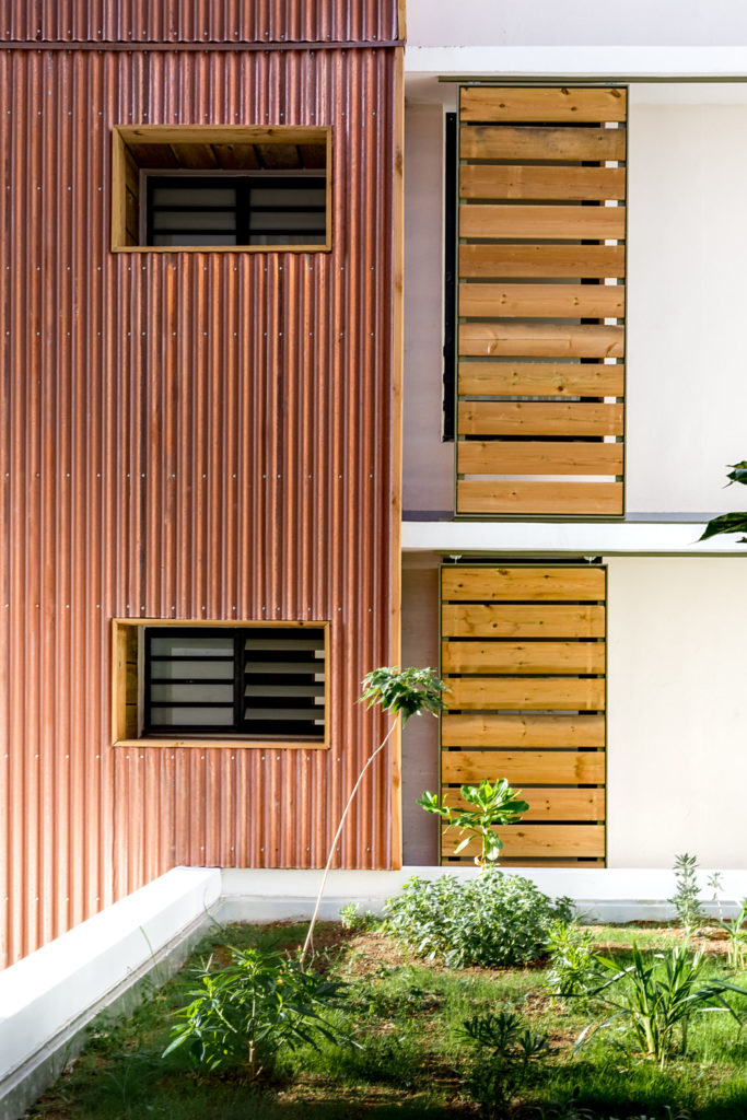 Photographies couleur des jardin suspendus du bâtiment Osmose à la Possession, île de la Réunion